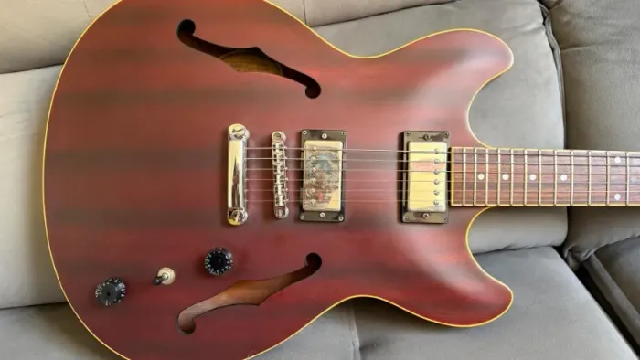 Ibanez AS53 com upgrade de captadores Epiphone ?57 + Case UpCases - Pronta pra palco!