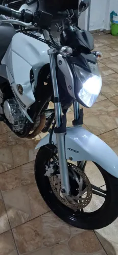 Moto yamaha fazer 250 2015