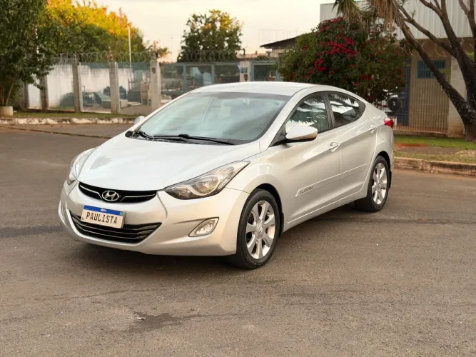 Hyundai Elantra GLS 1.8 16V Aut. 2013