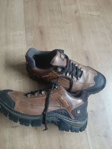 Bota caterpillar usada 2x