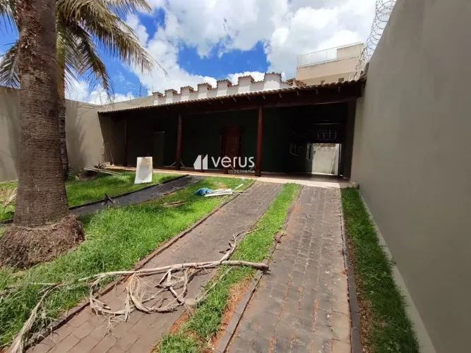 Casa para aluguel, 3 quartos, 2 suítes, 3 vagas, Santa Mônica - Uberlândia/MG