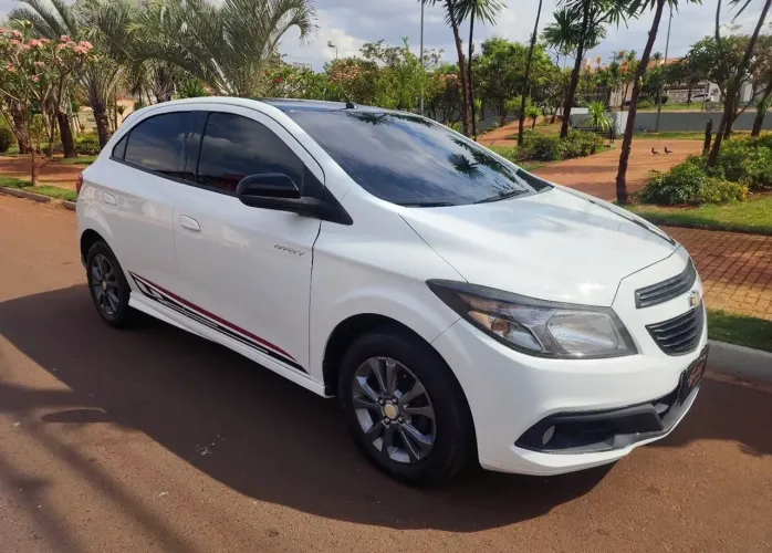 Chevrolet Onix Hatch Effect 1.4 8V Flex Power Mec. 4P 2015