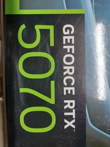 RTX 5070 na caixa Lacrada