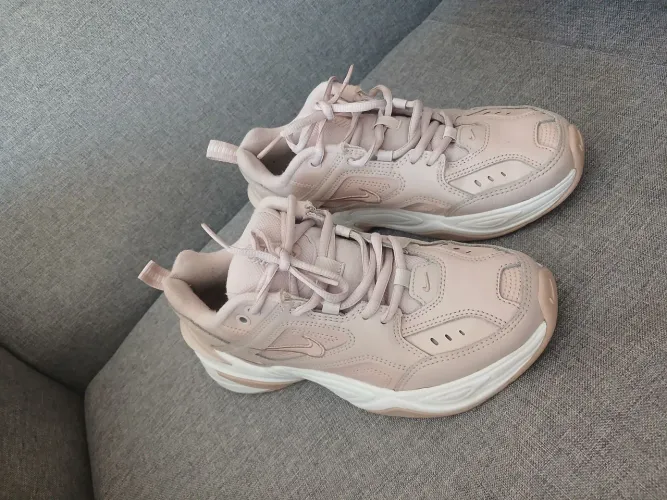 Tênis nike m2k