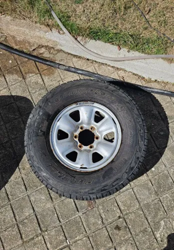 Jogo de rodas com pneu scorpion atr pirelli LT 265/70 R16 110/107T M+S. Para Hilux