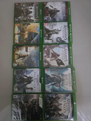 Assassin's Creed Collection Ezio, 3, 4, Valhalla, Mirage Xbox One / Series X Fisico