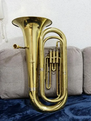 Tuba instrumento