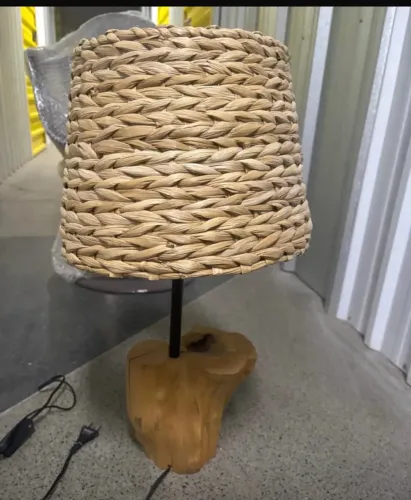Abajur de palha de carnaúba Tok&Stok perfeito estado