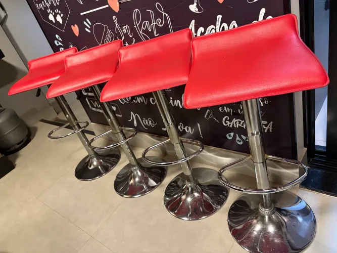 VENDO BANQUETAS - R$ 100 CADA