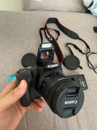 Canon EOS REBEL SL3 + Lente Canon EF-S 18-55mm + Bag + 4 Baterias + Alça + Carregador USB