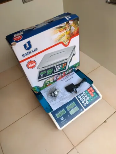 Balança 40kg com detalhe Contadora de Peças resolução de 2g bateria recarregável bivolt