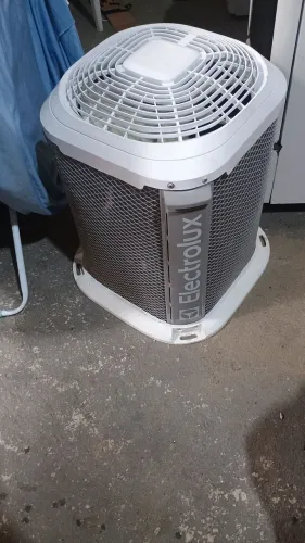 Vende-se AR CONDICIONADO SPLIT DA ELECTROLUX DE 9000 BTUS COMPRESSOR NOVO