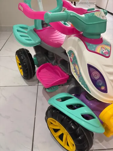 Quadriciclo Infantil Maral Magical 2 em 1 - Passeio e Pedal (Muito Conservado)