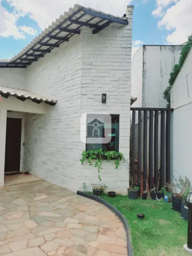Casa para venda no bairro Jardim Karaiba