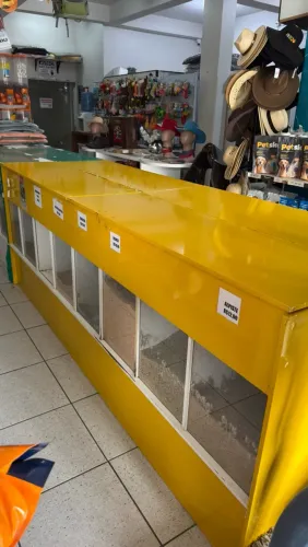 Graneleiro com 16 lugares total, para até 50KG