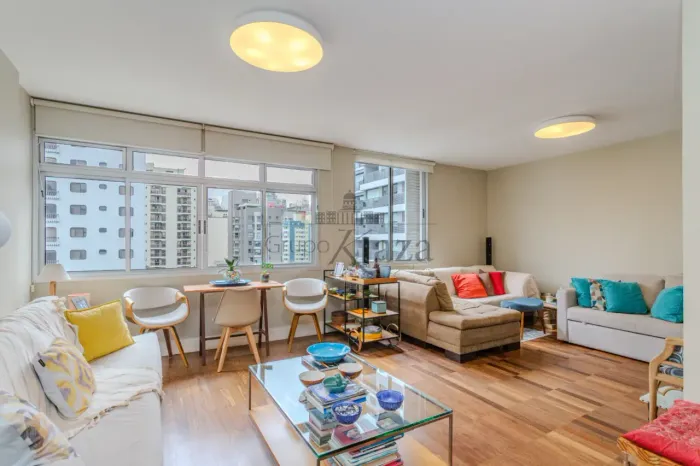 Apartamento - Jardim Paulista - 3 Dormitórios - 130m².