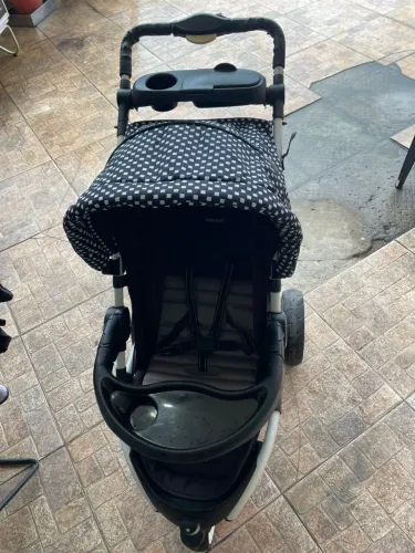 Carrinho de bebê, marca infanti.