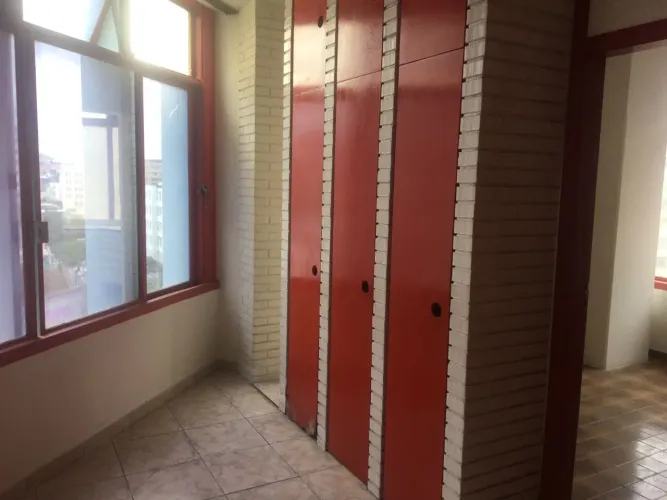 Salas/Conjuntos em Centro com 78.51 m²