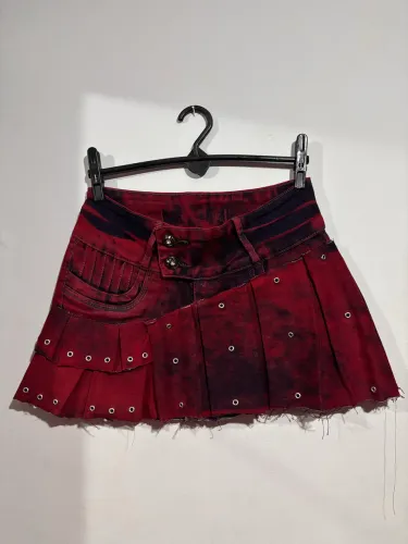 Mini saia upcycling vermelha