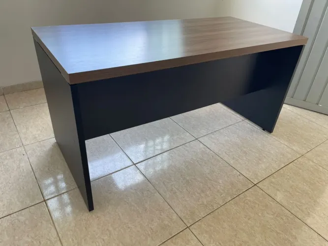 MESA DE ESCRITORIO 1.50x0.70 NOGAL LOJA IKONOFFICE