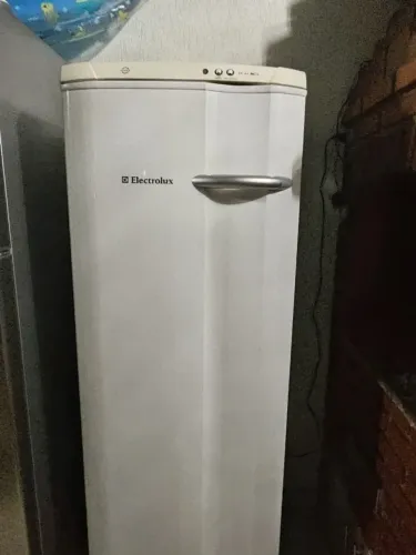 Freezer Vertical Electrolux FE26 (203 Litros) - Espaçoso
