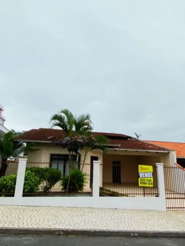 Casa Ampla à Venda no Costa e Silva | 2 Dormitórios + Suíte e Excelente Terreno