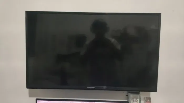 TV Panasonic 32" (com pezinho original!) - Para conserto ou retirada de peças