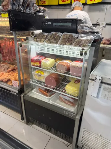 Balcão de frios. Para queijo, presunto