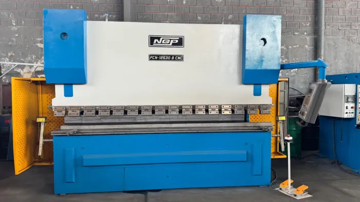 Dobradeira CNC NEWTON, NGP 125  Ton