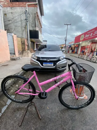 Bicicleta Aro 26 1 ano de uso única dona motivo da venda ganhei outra Bicicleta 