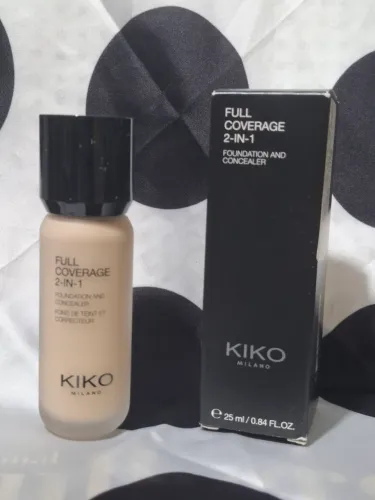 Uma Base e Corretivo Kiko e Um Too Faced Corretivo 