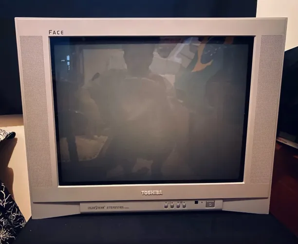 Tv tubo crt Toshiba Face 21?