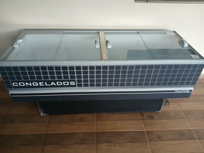 VENDO ILHA DE CONGELADOS FREEZER 520 Litros 2mx73cmx93cm Marca: Polofrio 220V. Seminovo