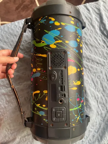 vendo caixa de som da marca pulse apenas a entrada do carregador que esta com defeito 