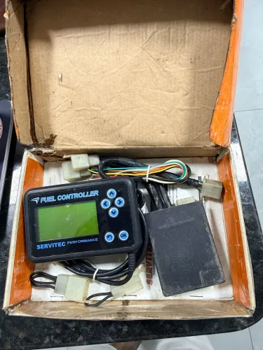 Fuel Controller da marca Servitec, um módulo de potência para motocicletas. 