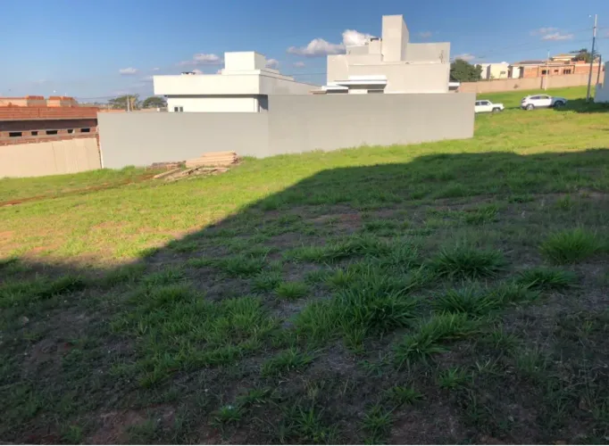 Terreno em Condomínio para Venda em Álvares Machado / SP no bairro Condomínio Portinari II