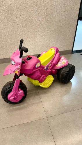 Moto elétrica infantil Bandeirantes