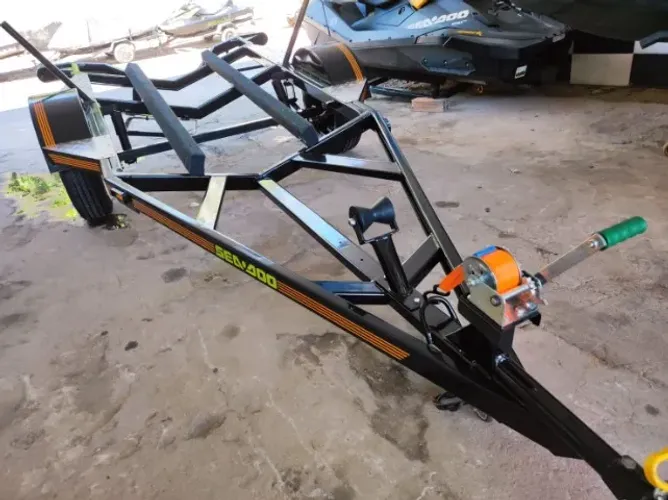"Carretinha pra jet ski nova paralama pra rodas até aro 17 Menor preço de Goiânia e regiã