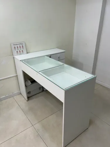 Doação mesa para Nail Design