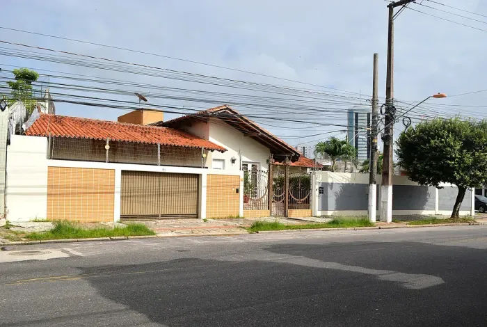 Belissima casa venda tem 1452 metros quadrados com 4 quartos em Cremação - Belém - PA