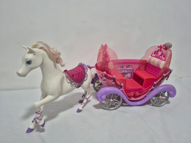 Carruagem Barbie Moda e Magia 
