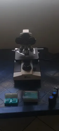 Microscópio Olen