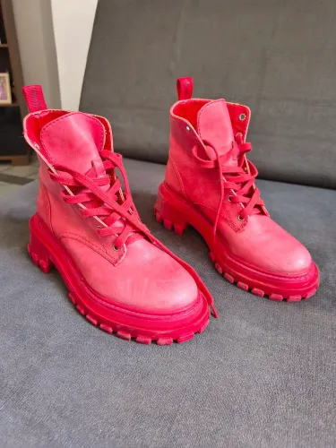 Bota Tratorada coro vermelho SCHUTZ