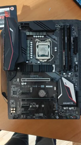 I7-9700k + z390 gaming X + 16gb ram 3466mhz