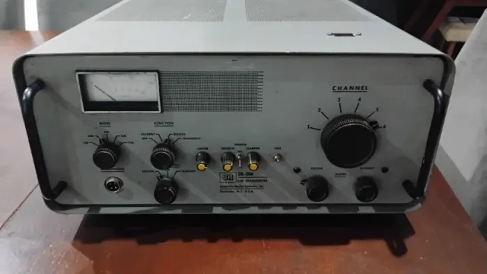Radioamador antigo usado