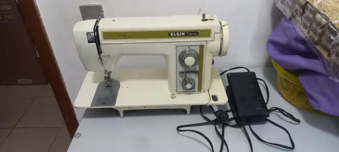 Maquina de costura Elgin super Zig zag