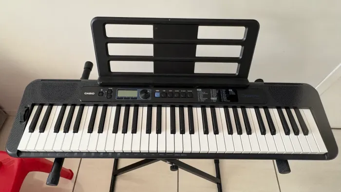 Teclado CASIO CT-300 com capa e suporte