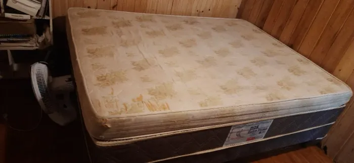 Cama box conjugada e colchão de espuma
