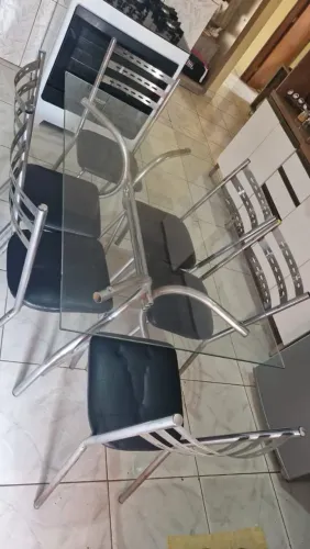 Sala de jantar 6 cadeiras tampo de vidro