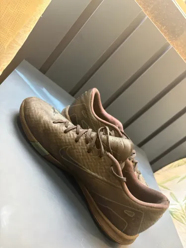 Vendo:chuteira air zoom com amortecedor original chuteira com boas condições 